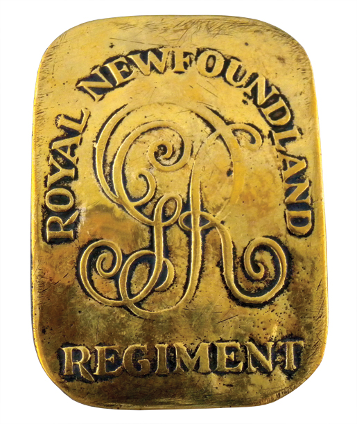 Plaque de laiton de ceintures croisées de soldats. [PHOTO : NIAGARA HISTORICAL SOCIETY & MUSEUM]