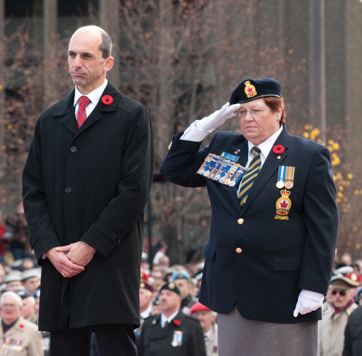 Le ministre des Anciens combattants, Steven Blaney, et la présidente nationale Pat Varga. [PHOTO : METROPOLIS STUDIO]