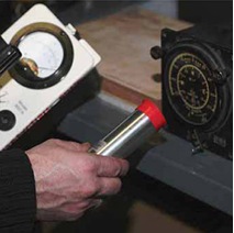 Mise à l’essai d’un appareil pour confirmer la présence de radium. [.]