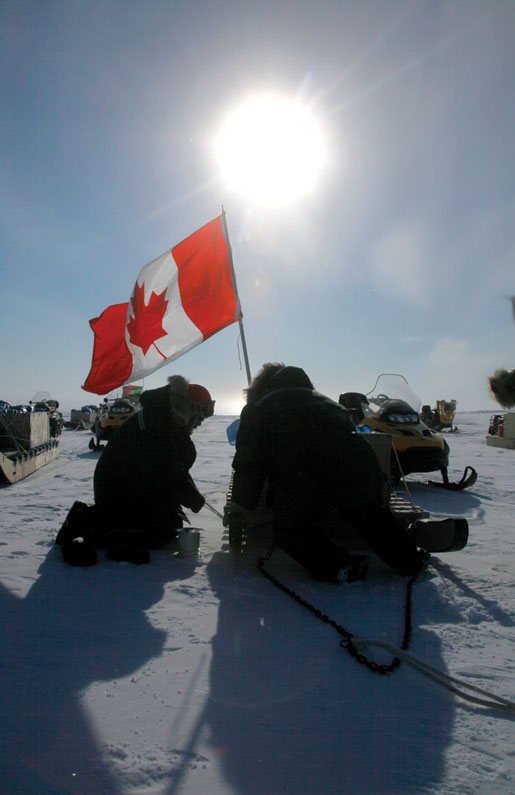 PATROUILLE EN ARCTIQUE. [PHOTO : ADAM DAY]