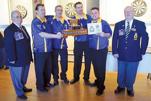Le vice-président national Ed Pigeau, l’équipe des champions Jerry Myles, Paul LaQuant, Rod Snow, Chris Steiger et le président de filiale Dave Hume. [PHOTO : ADAM DAY]