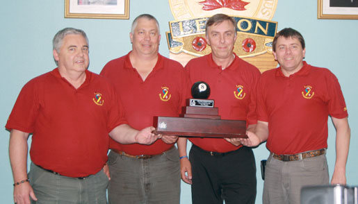  Les champions sont (de g. à d.) Maurice Hicks, Jeff McAllister, Stephen Wells et Norm Saunders. [PHOTO :  SHANE ROCKLAND FOWLER]