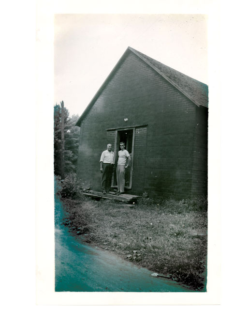  Le vieux camp de chasse pendant les années 1950. [Photo : Courtoisie de Robert Black]