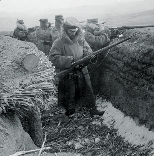 GUERRE RUSSO-JAPONAISE Des soldats japonais dans leurs tranchées, en Mandchourie, en avril 1905. [PHOTO : LIBRARY OF CONGRESS]